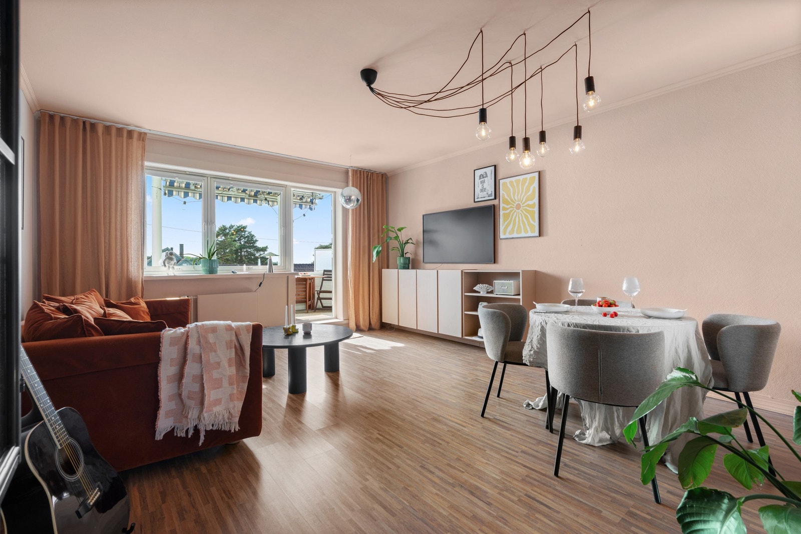 En lys og tiltalende 2-roms leilighet i populære Oppsal borettslag Galleribilde