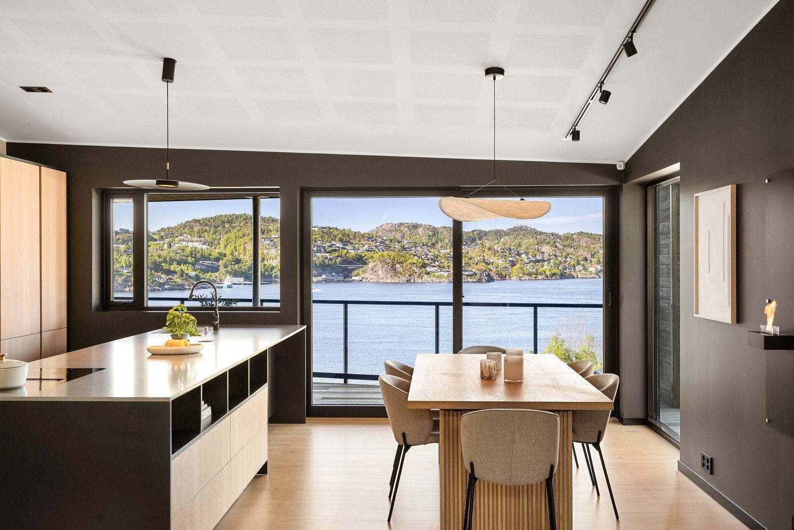 Bergby eiendomsmegling v/ Tarek Bergfjord har gleden av å presentere Brøstanesveien 66A Galleribilde