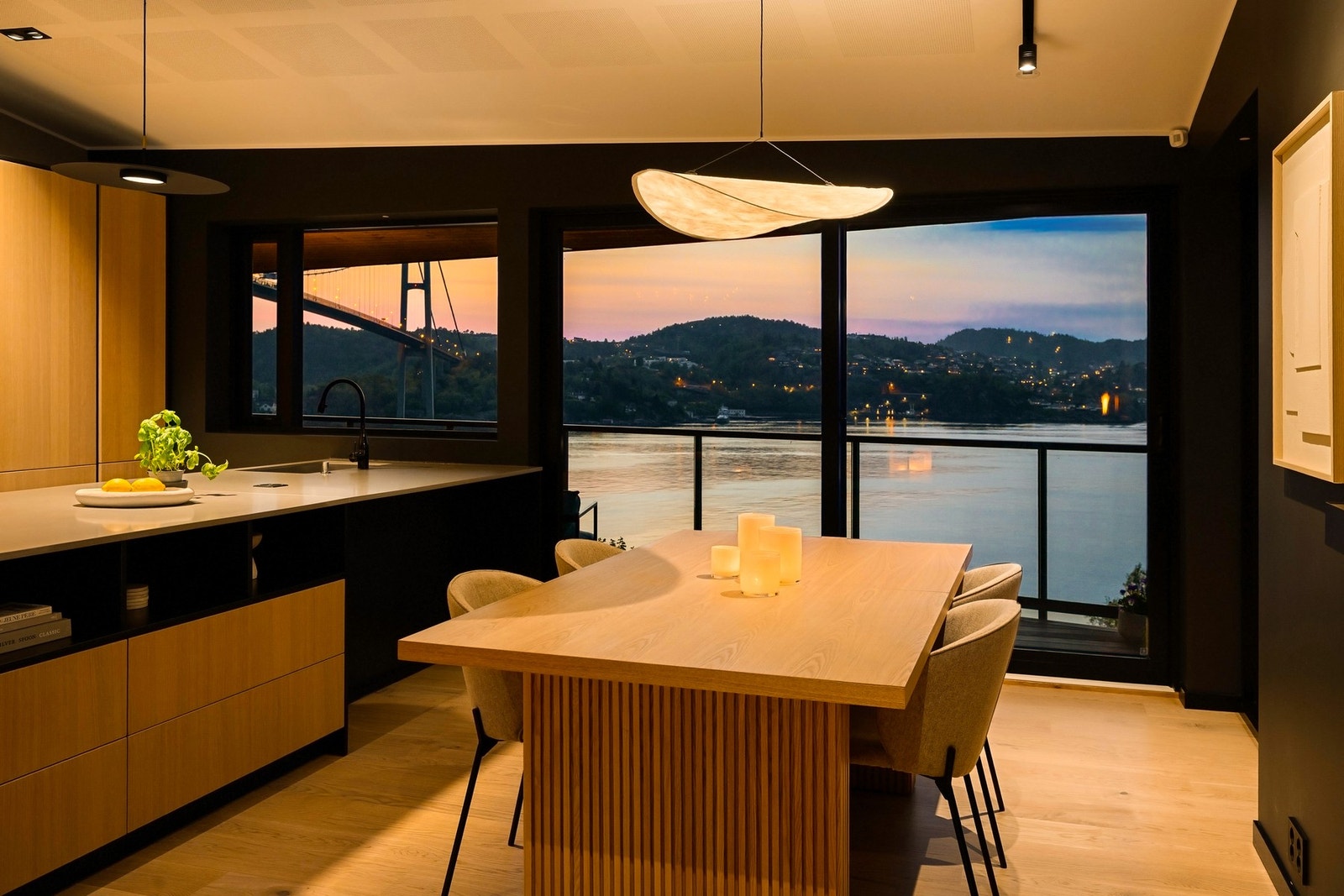 Nydelig atmosfære på kvelden Galleribilde