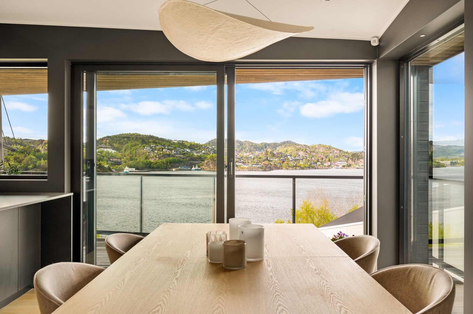 Nyt utsikten fra spisestuen! Galleribilde