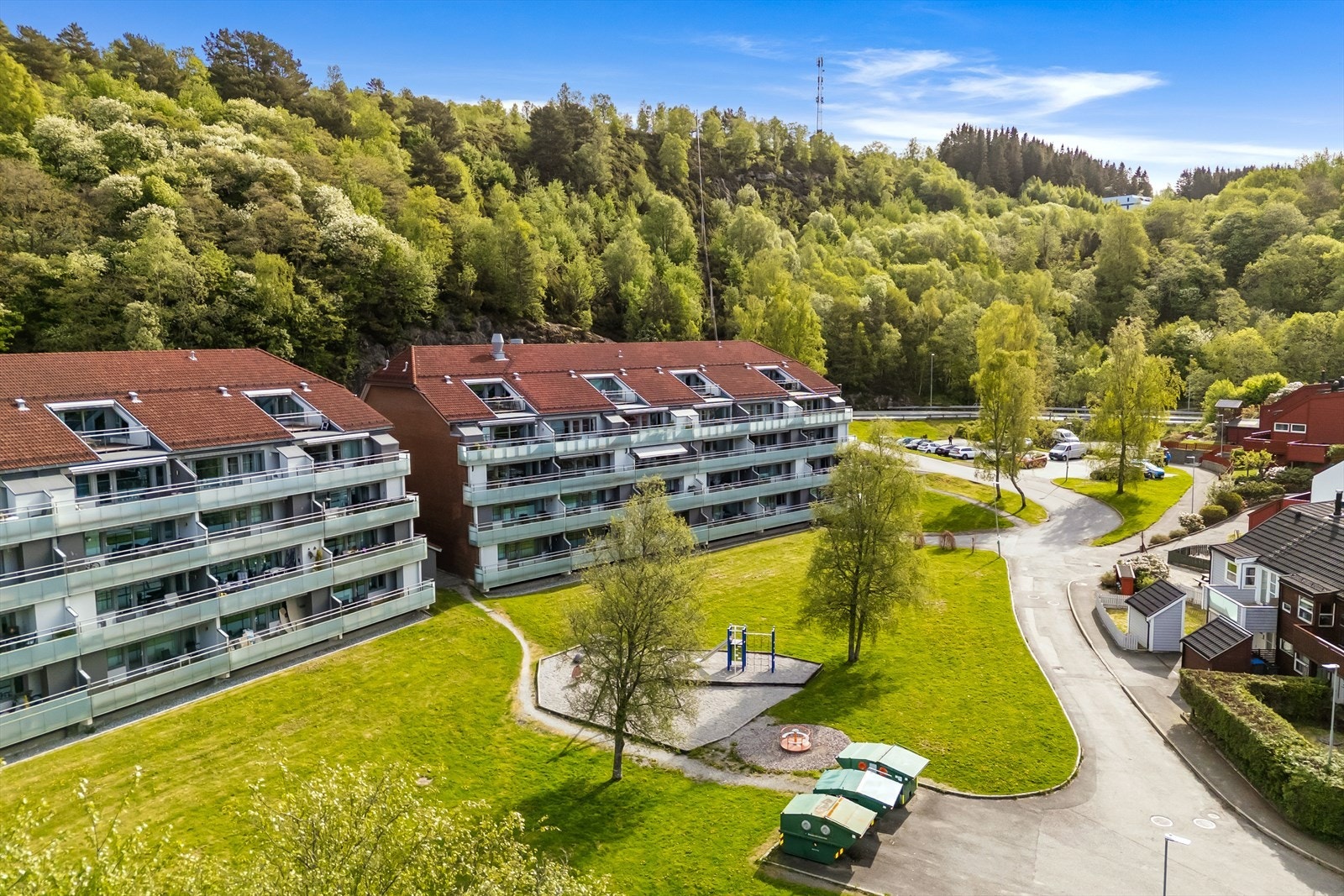 Meget velholdt borettslag som har gjennomgått større fasadeoppgradering. Velholdt fellesområde Galleribilde