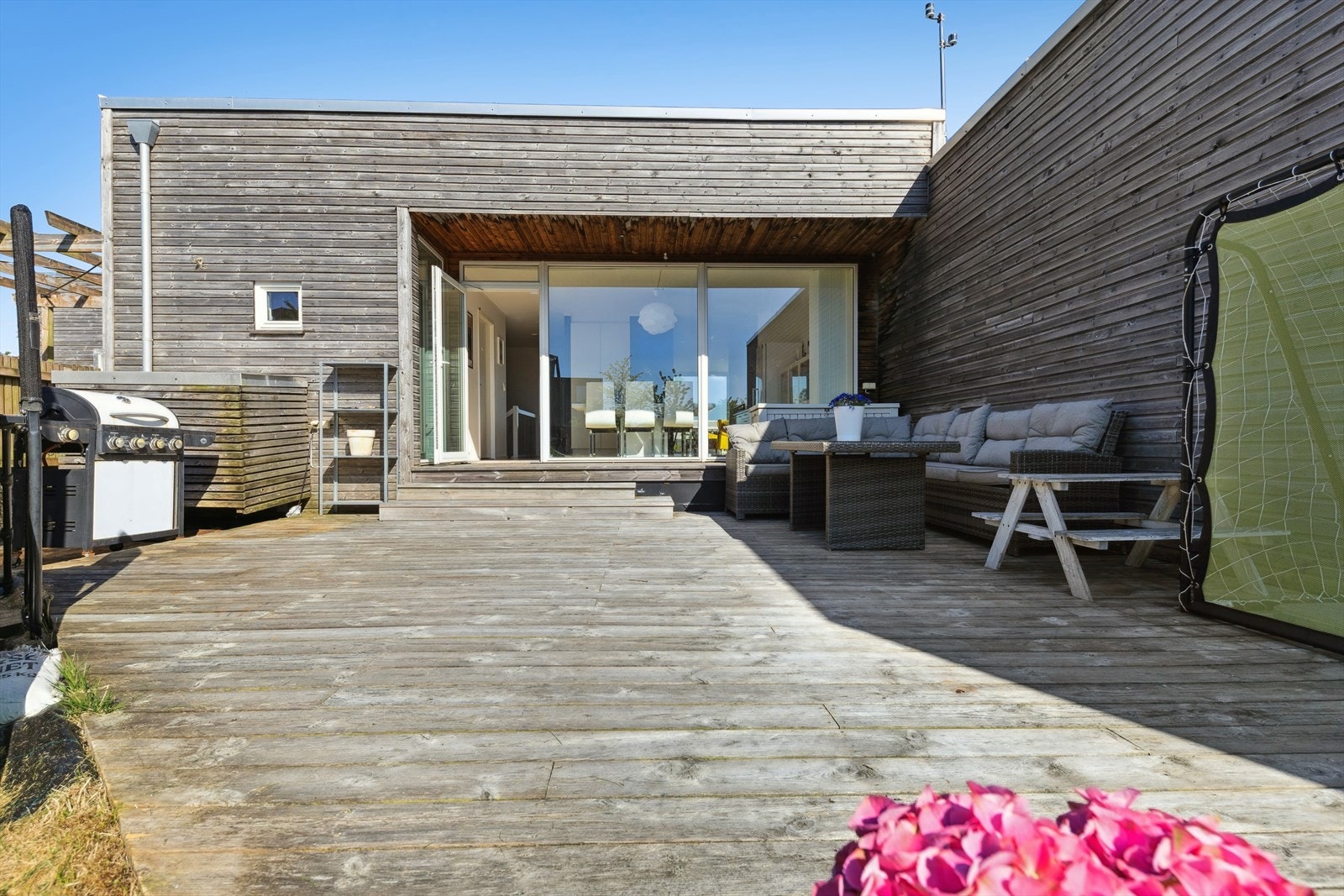 Her kan er det rom for å invitere familie og venner til en hyggelig sommerdag. Galleribilde