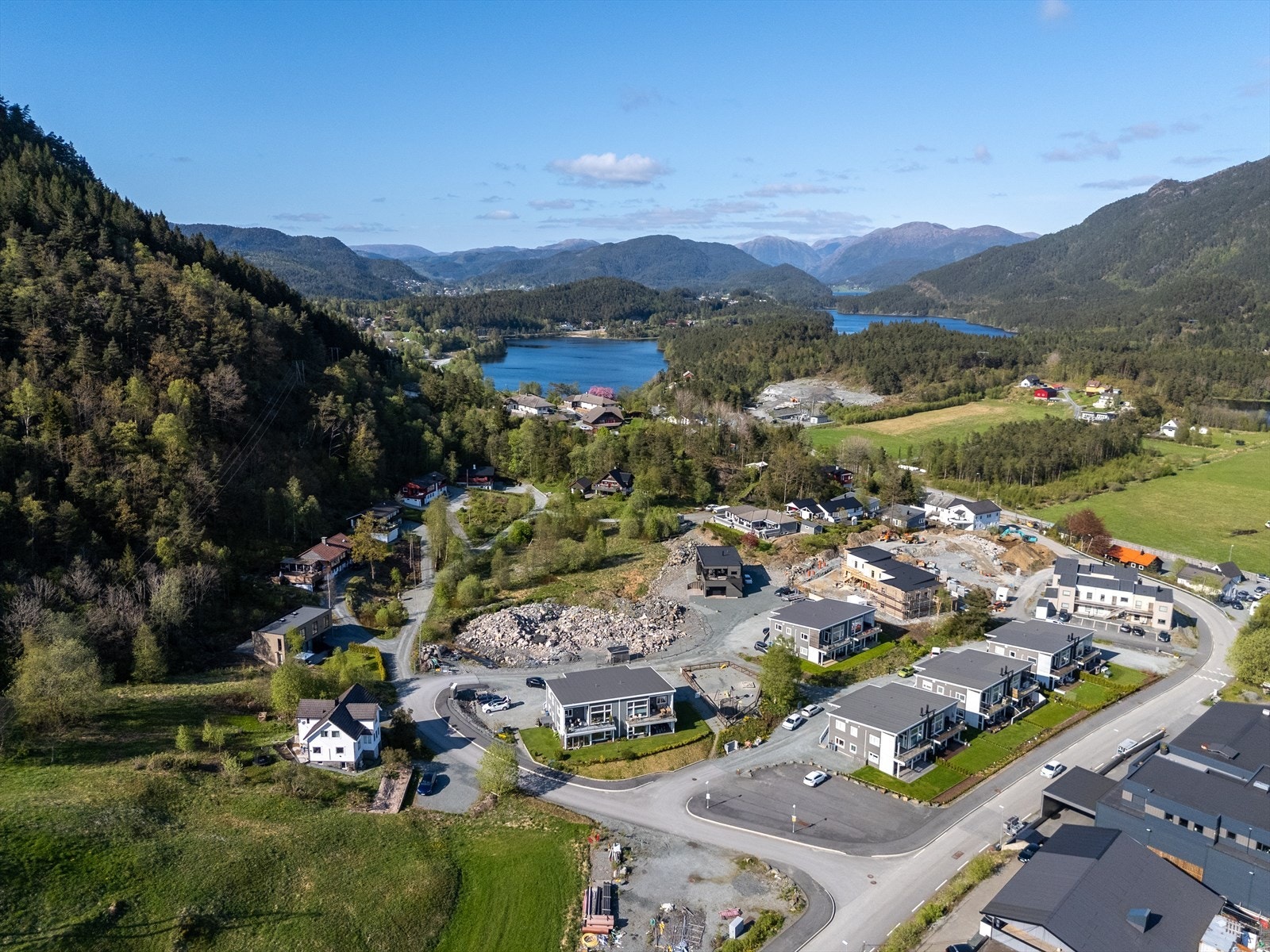 Boligtomten ligger solrikt til i et barnevennlig boligområde ved Ulvenskiftet Galleribilde