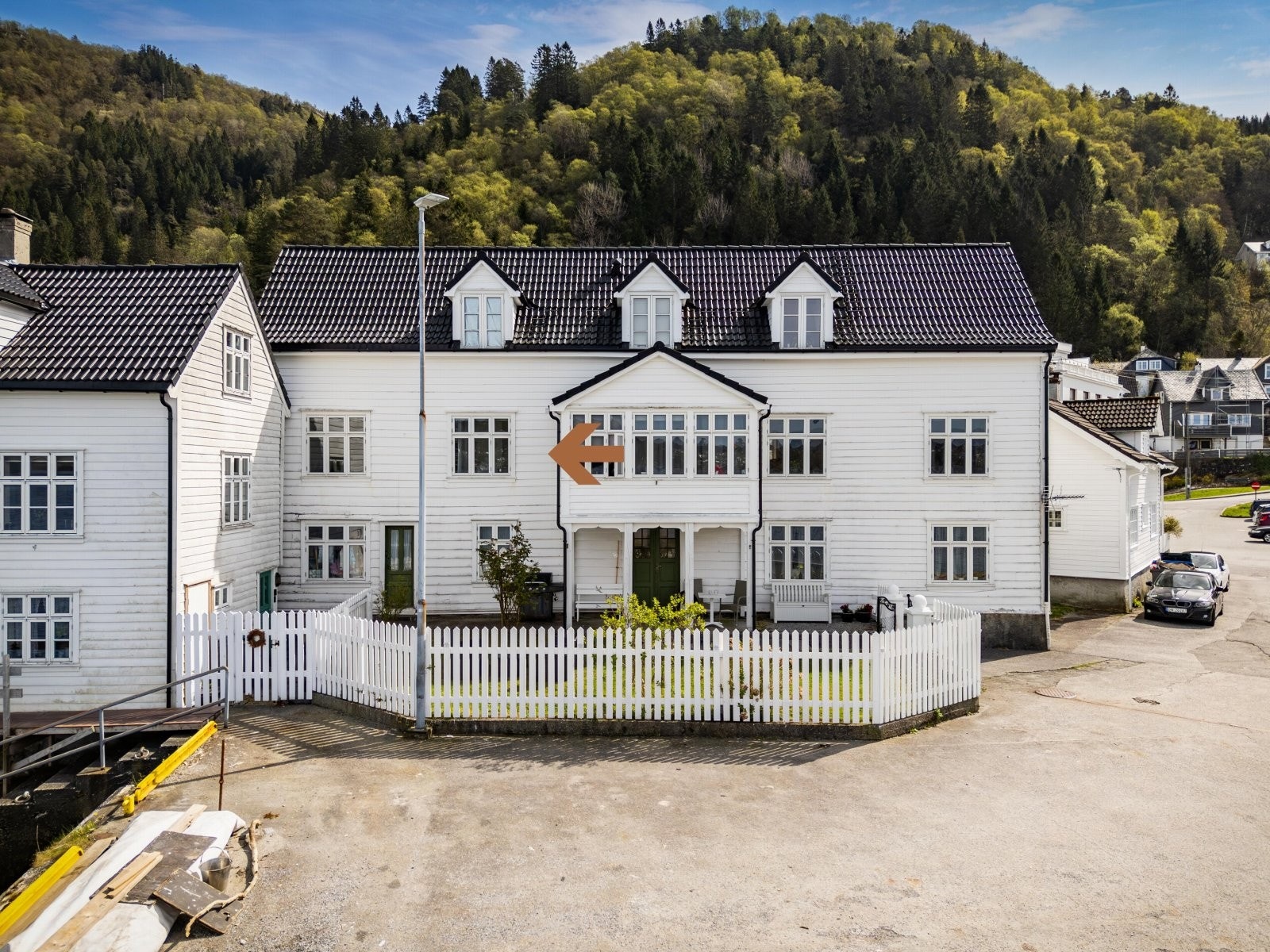 Historisk bygg på kaien, kan sees på bilder fra rundt 1861 Galleribilde