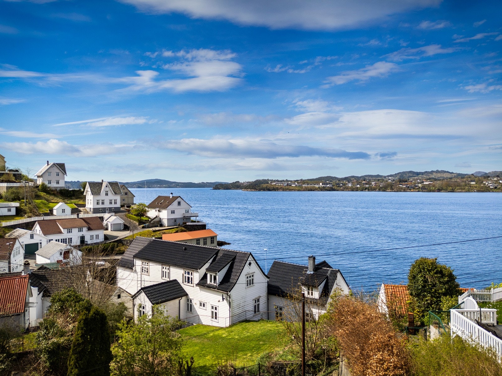 Orkesterplass til Byfjordens nordre innløp. Galleribilde