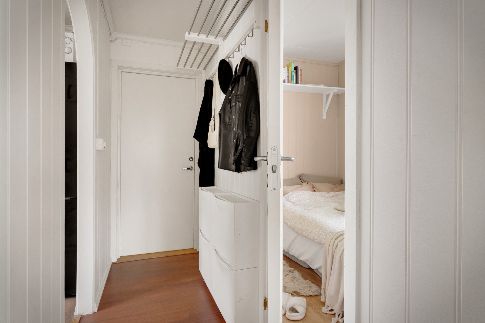 Gang med plass til oppbevaring Galleribilde