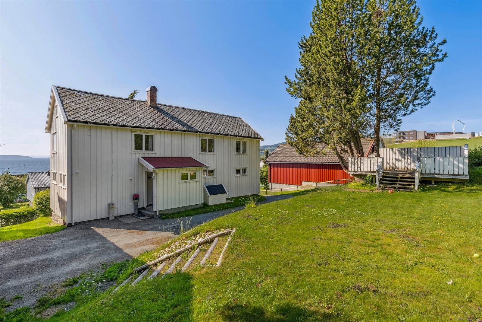 Til opplysning er treet i dette bildet borte nå. Galleribilde