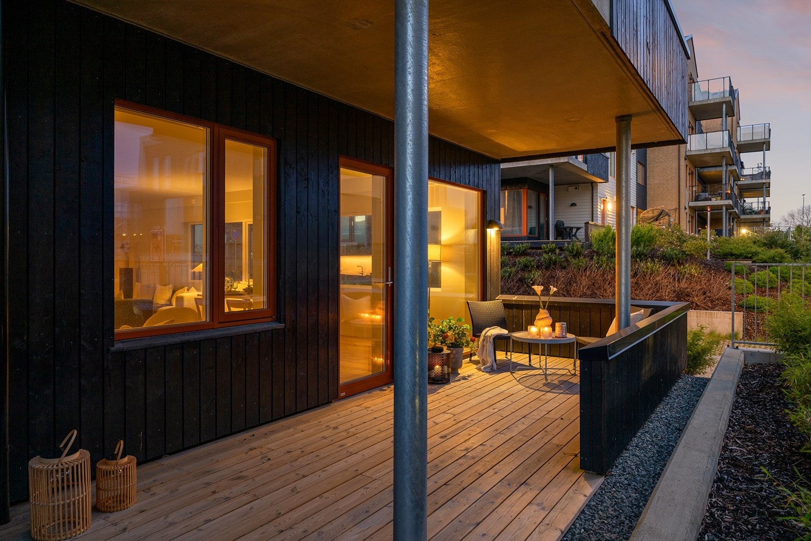 Borettslaget har et fellesrom med tilhørende kjøkken og toalettfasiliteter. Det er også en gjestehybel som kan leies hvis boligen blir for liten eller besøket for langvarig Galleribilde