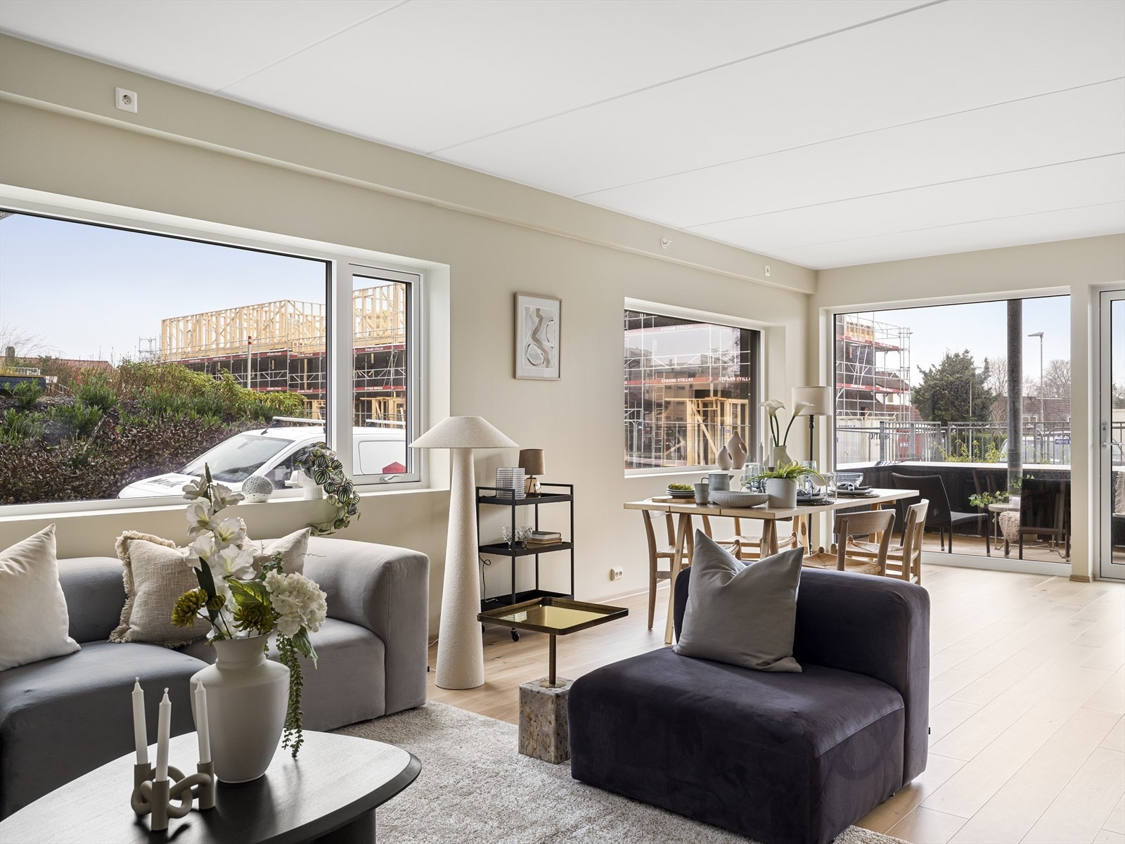 Lys og luftig leilighet med gjennomtenkt planløsning og materialer av god kvalitet. Galleribilde