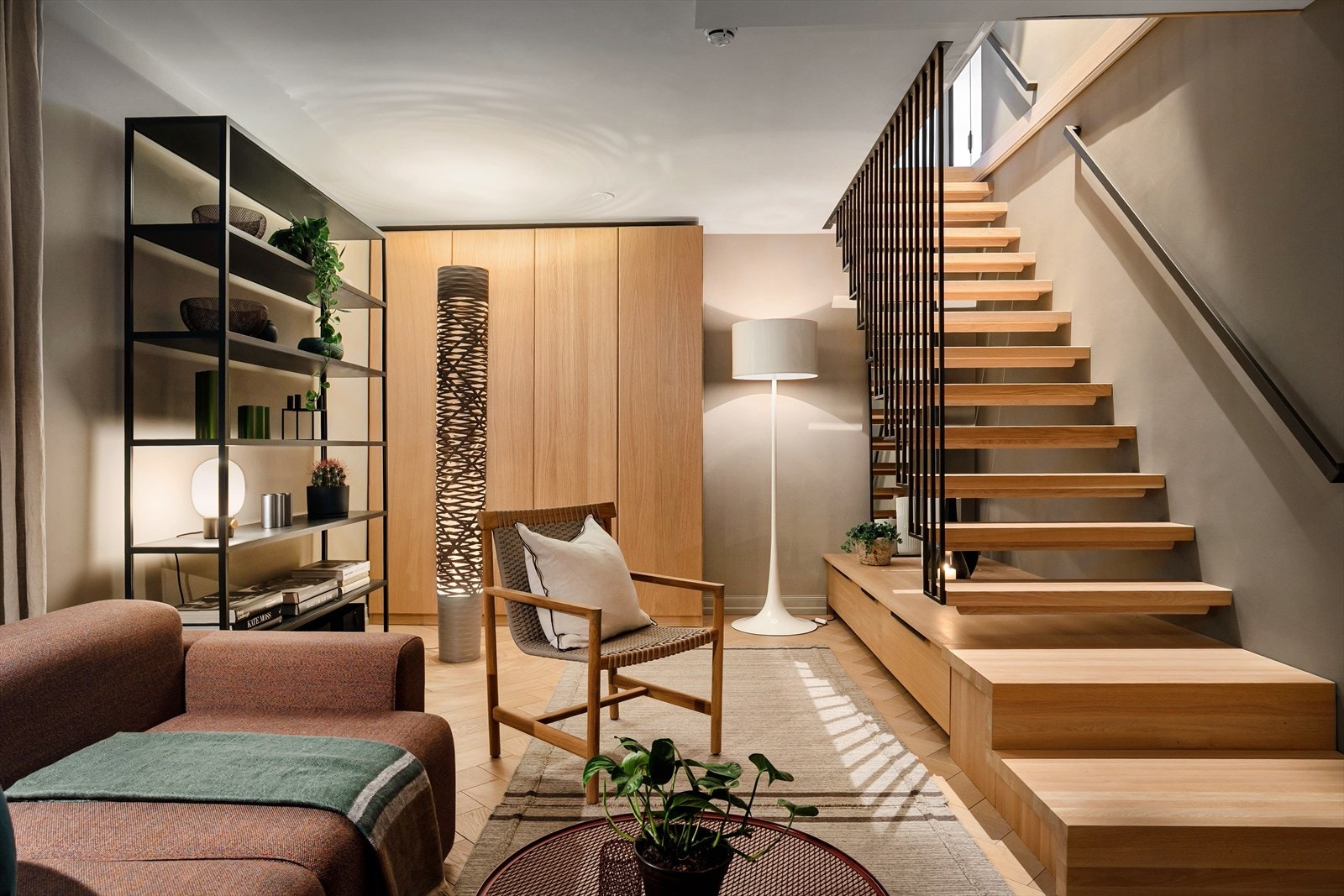 Lun og koselig kjellerstue (godkjent) med peis - perfekt som tv-stue, til underholdning eller gjesteavdeling Galleribilde