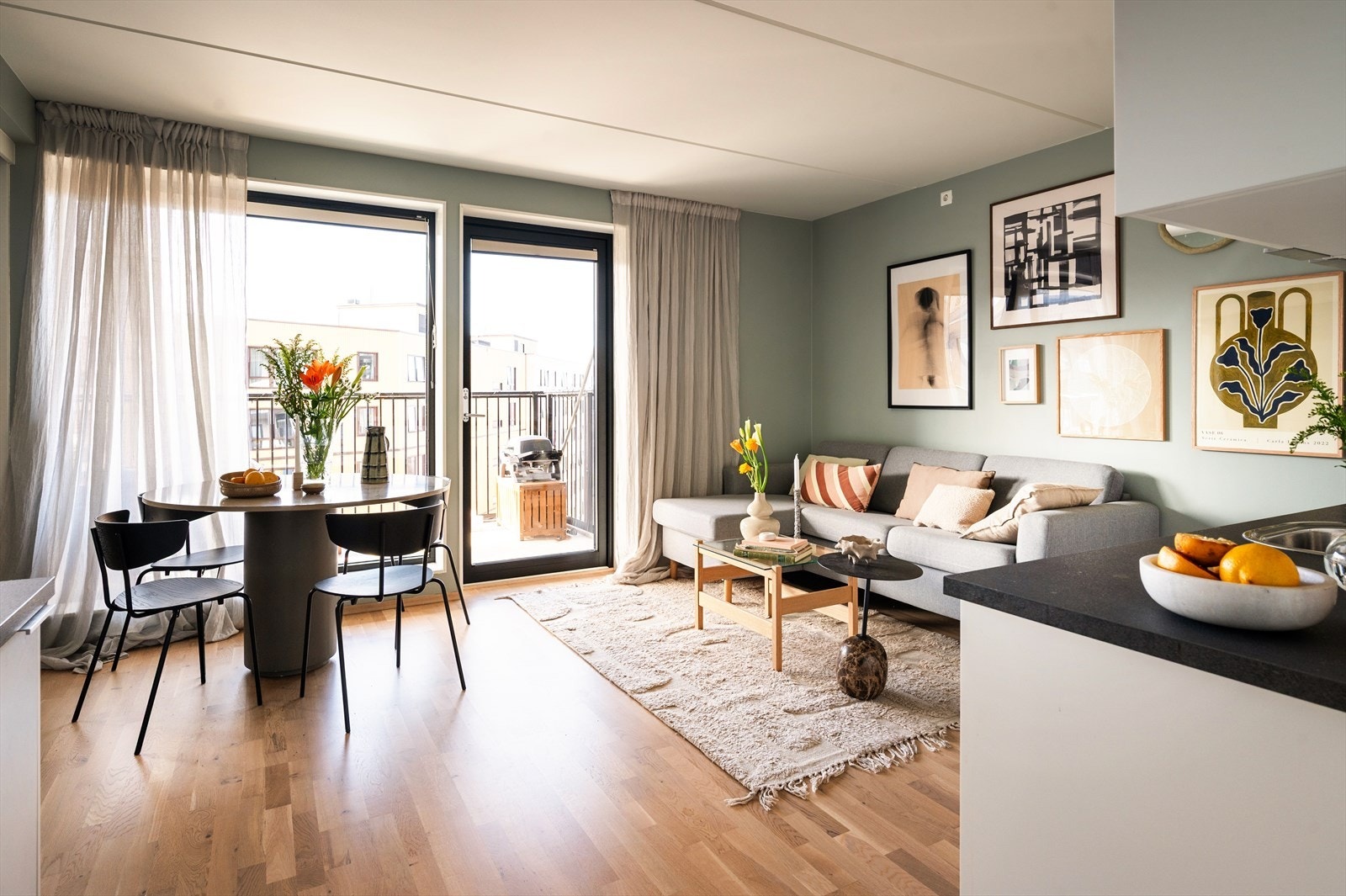 Dette er en moderne og nyere 2-roms leilighet fra 2021 med god standard og fine kvaliteter. Galleribilde