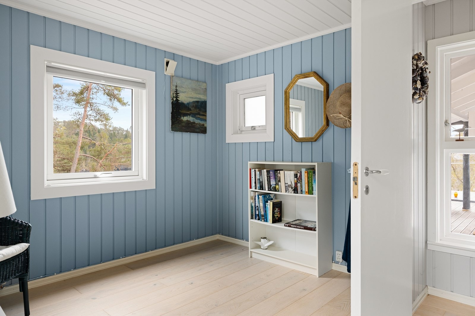 Romslig hovedsoverom med god plass til å innrede med dobbeltseng og nattbord. Galleribilde