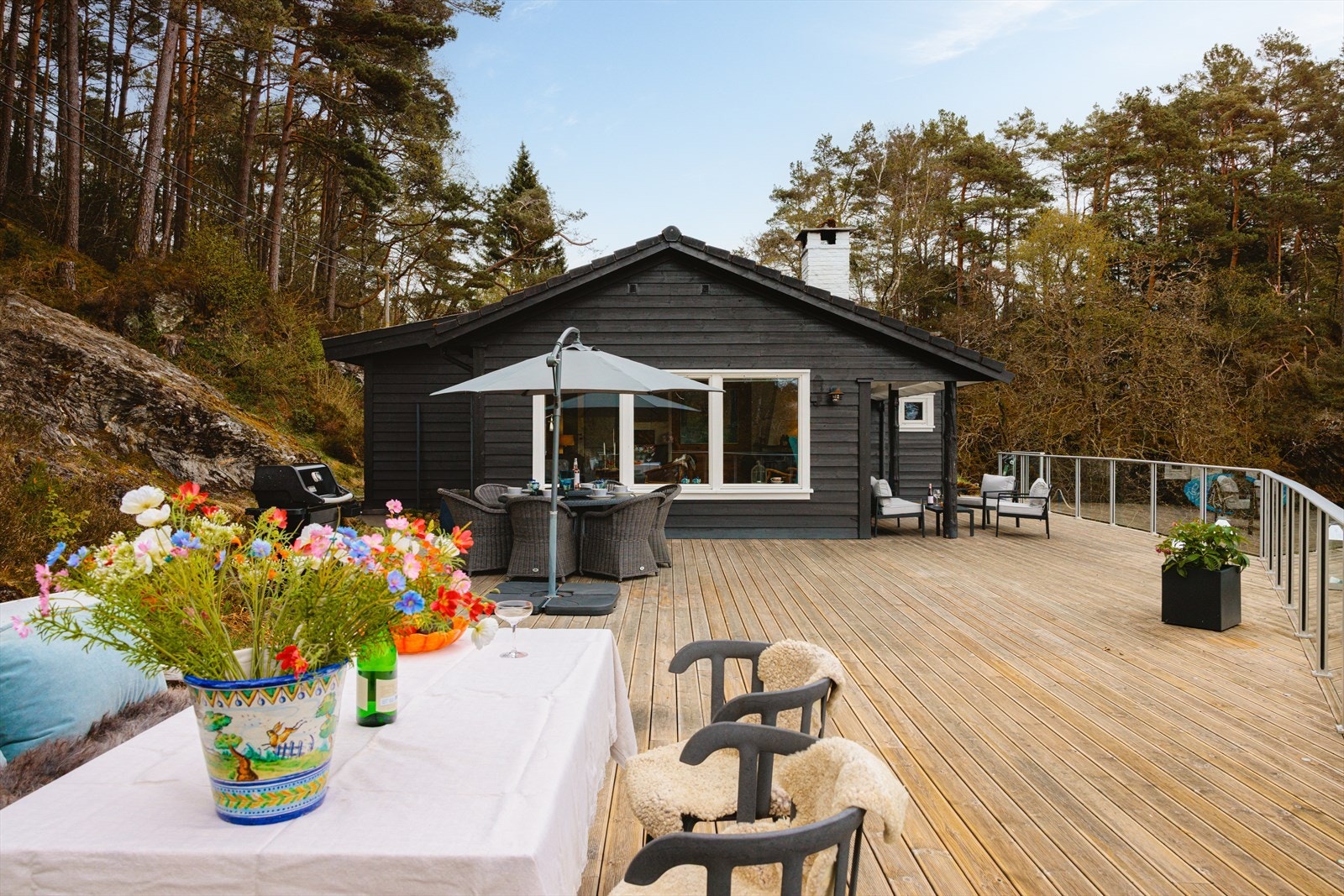 I 2018 ble den store terrassen bygget. Her kan en innrede i flere soner og flytte på seg etter vær og vind. Galleribilde