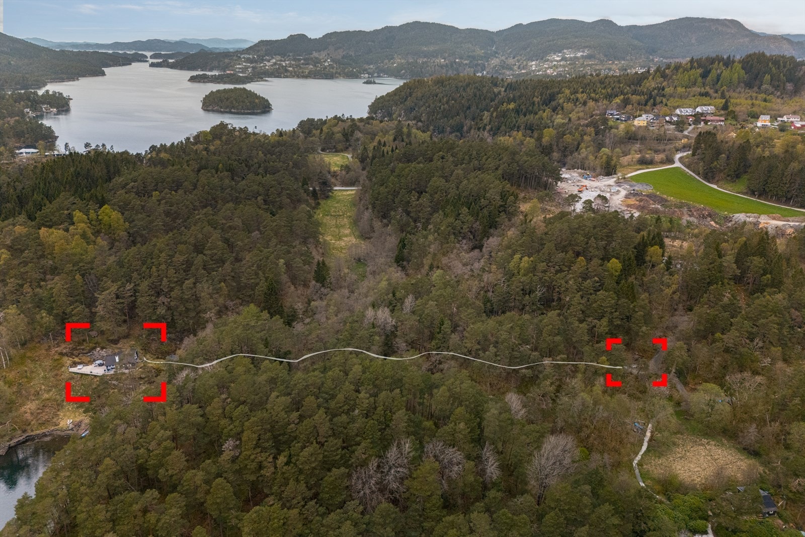 Ca. 300 meter å gå på god sti fra parkering og frem til hytten. Galleribilde