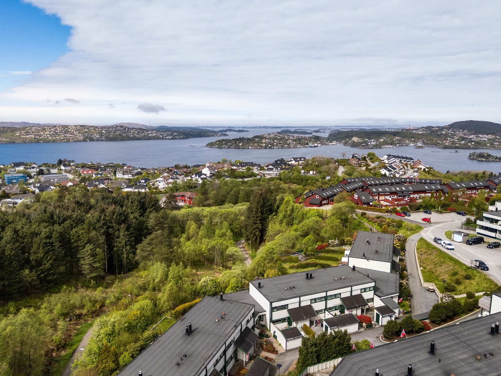 Dronefoto mot vest Galleribilde