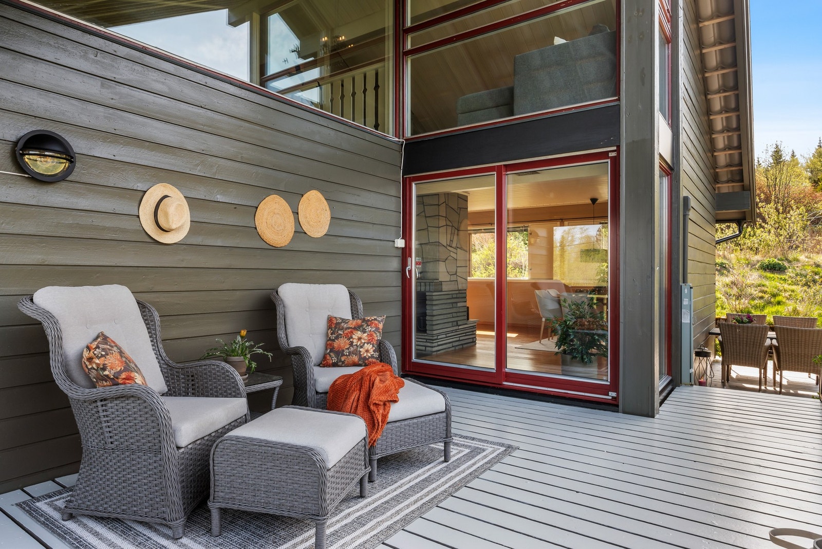 Verandaen er delvis takoverbygd. Galleribilde