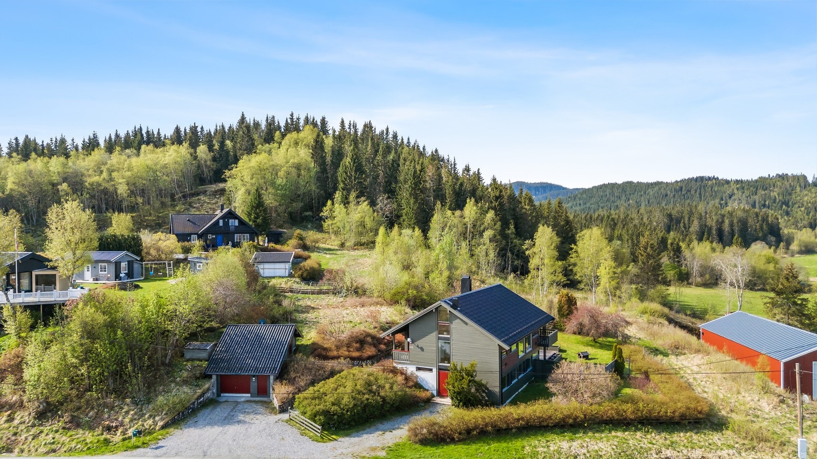 Om ønskelig er det mulighet for utleie i en hybel i hele underetasjen. Galleribilde