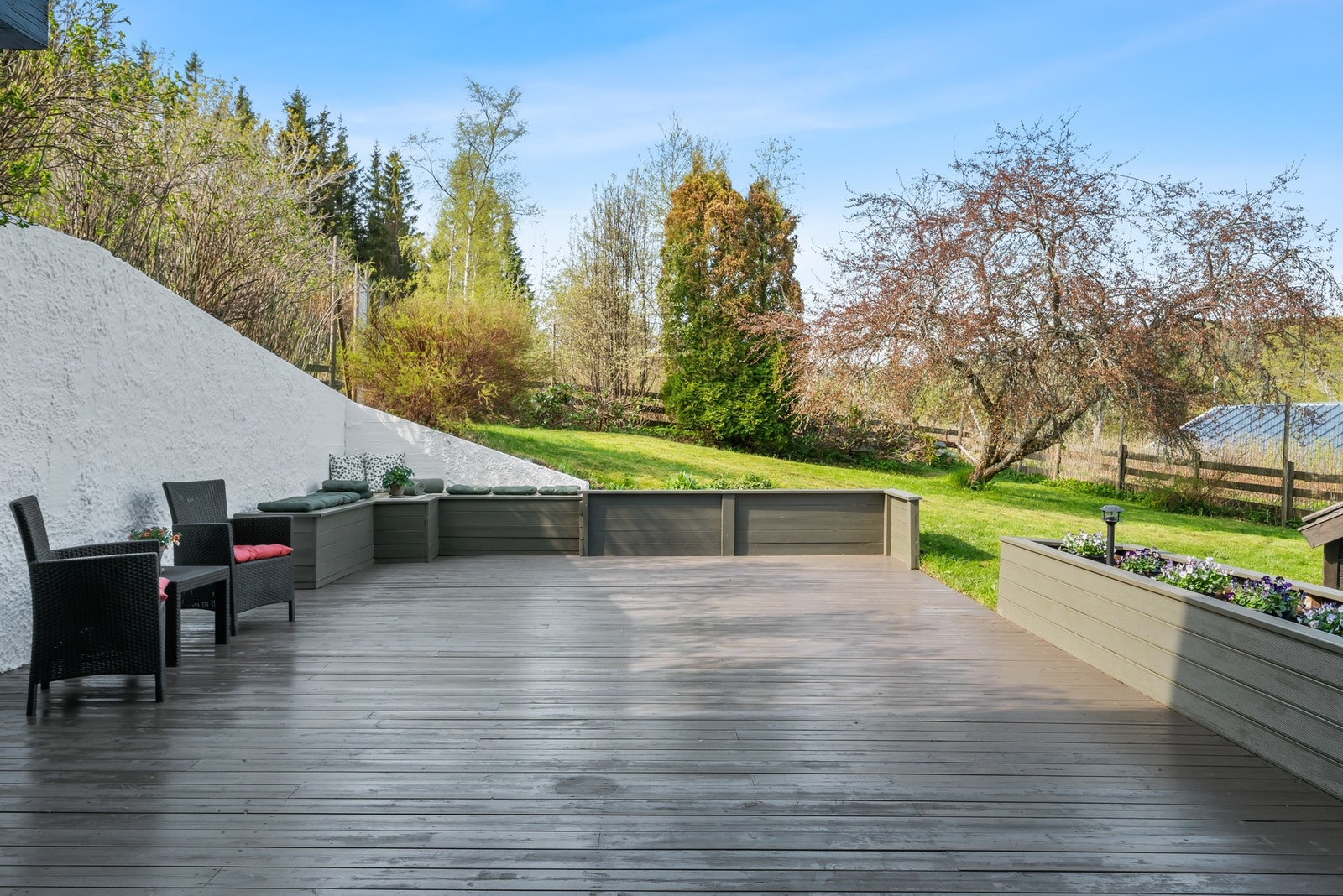 Her har du en stor terrasse med mange muligheter. Galleribilde