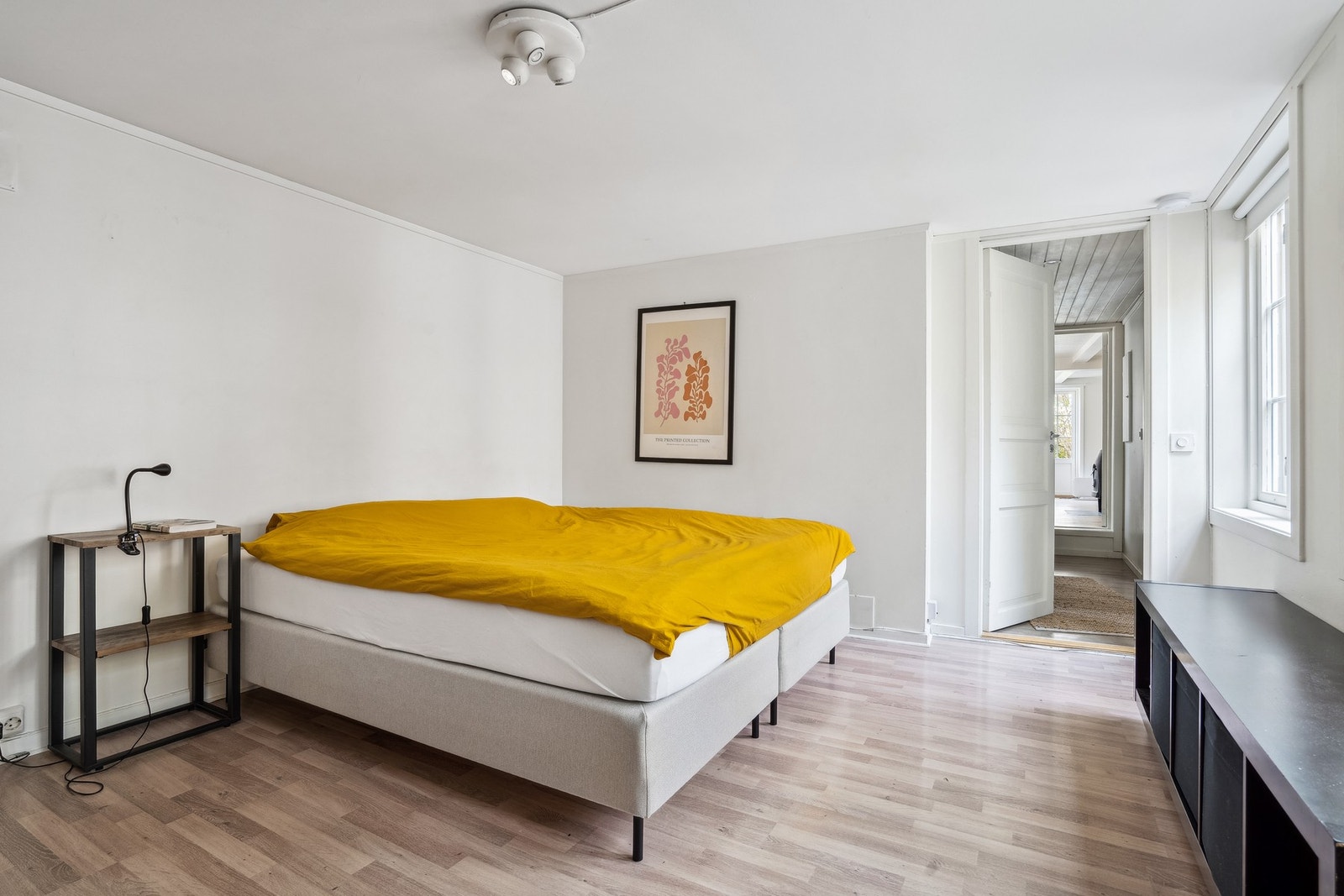 Boligen har to store soverom. Galleribilde