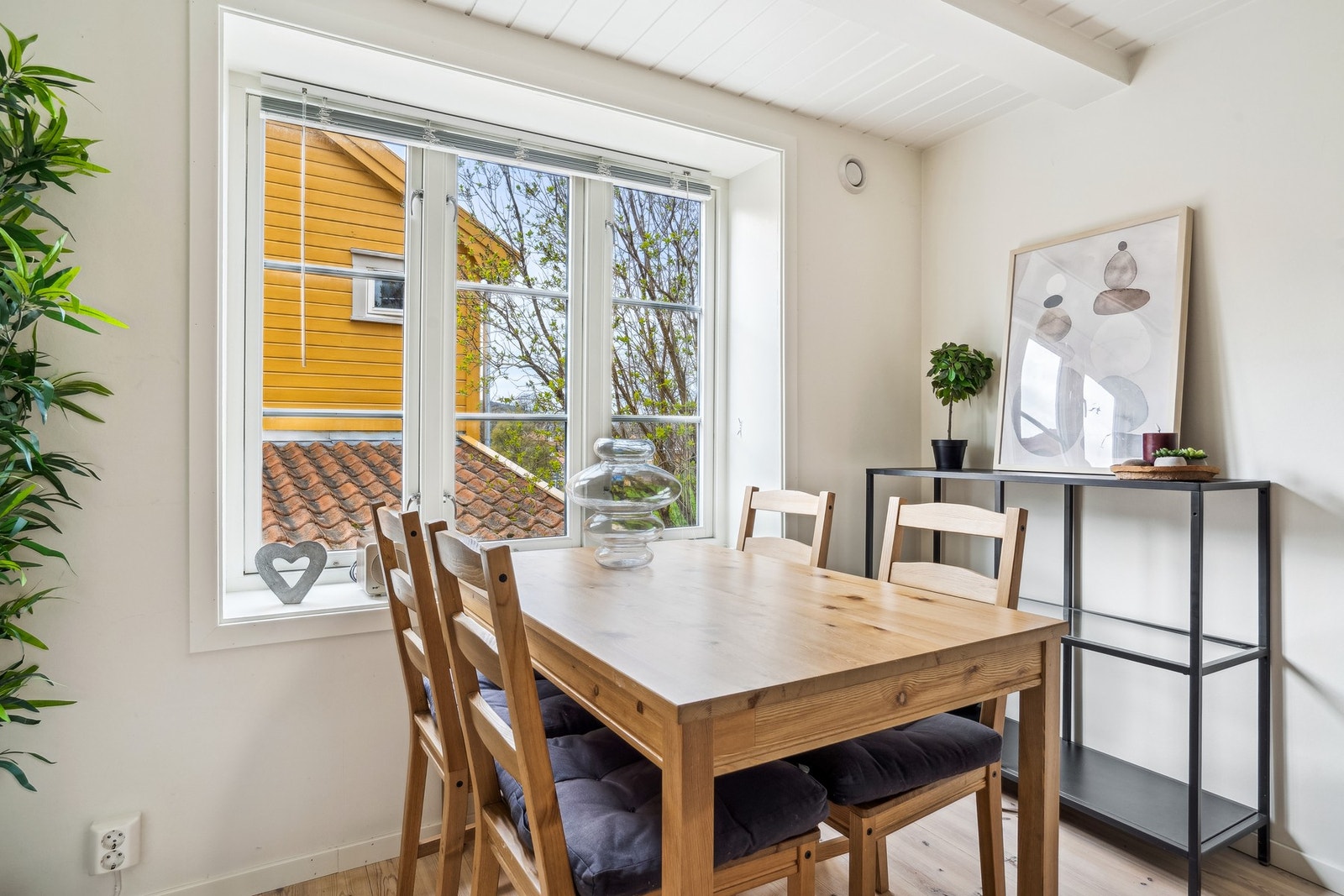 God plass til spisegruppe. Galleribilde