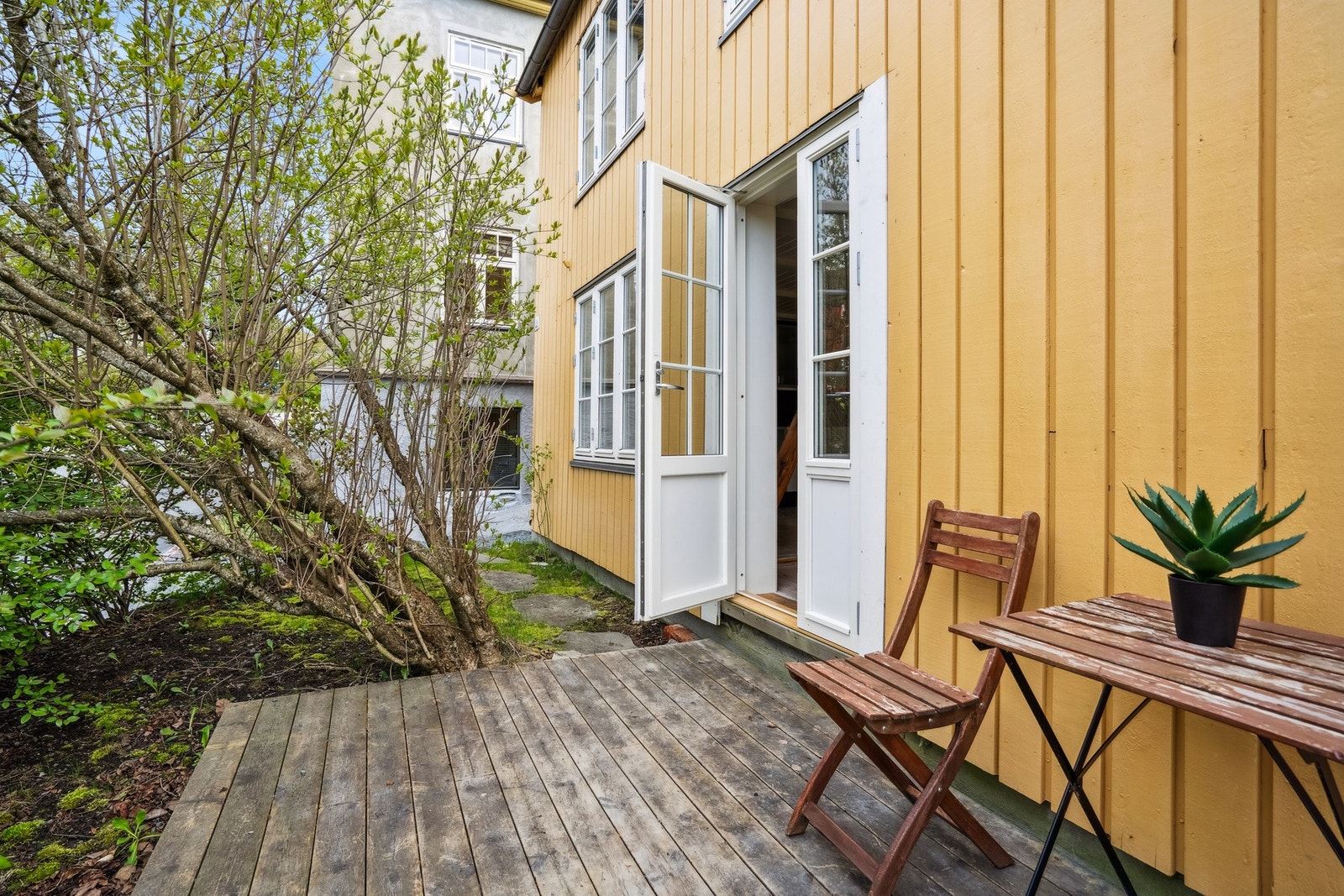 Her kan du nyte morgenkaffen i hyggelige omgivelser. Galleribilde