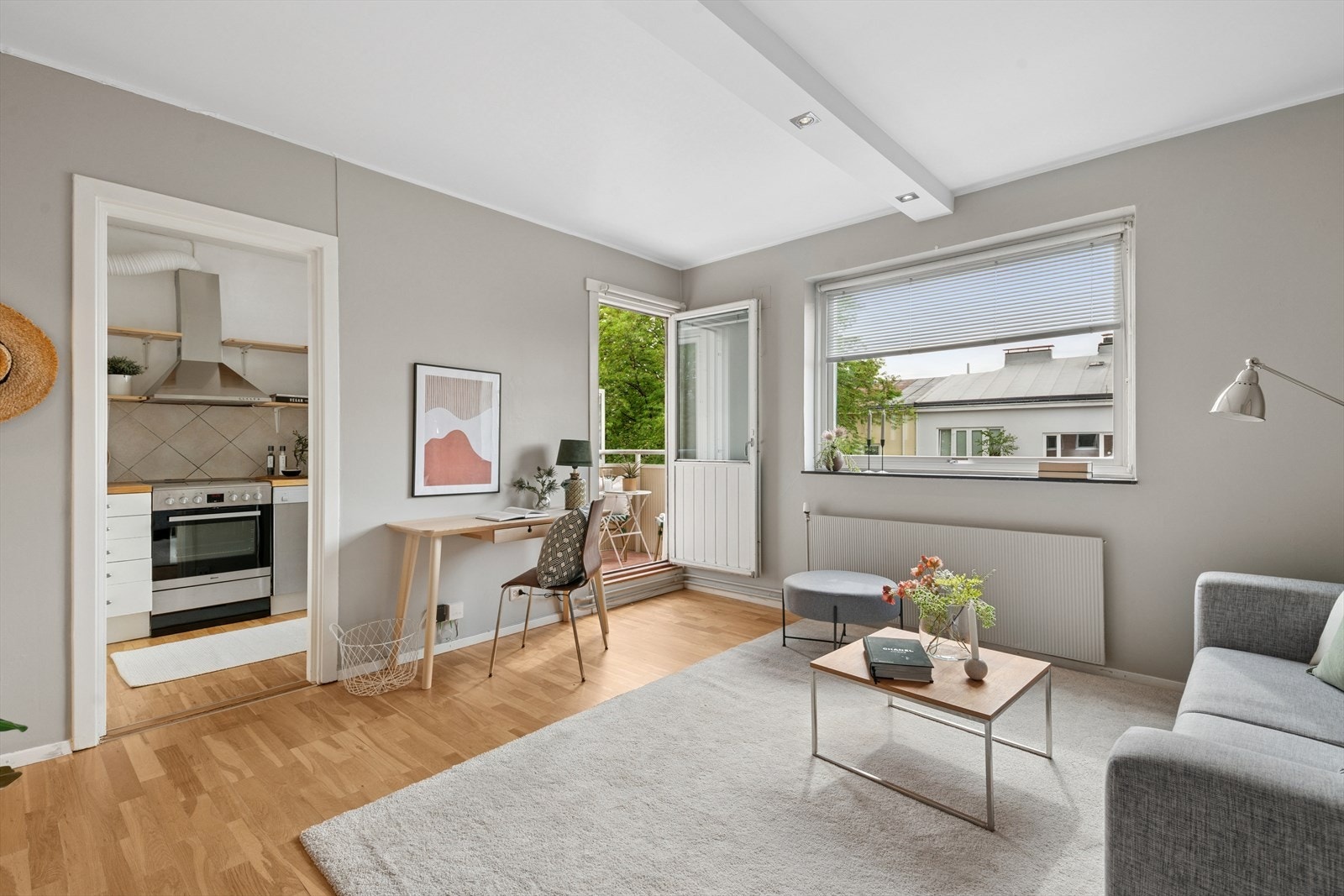 Velkommen til Laura Gundersens gate 3, en lys og moderne leilighet beliggende i byggets 5. etasje med heisadkomst. Galleribilde