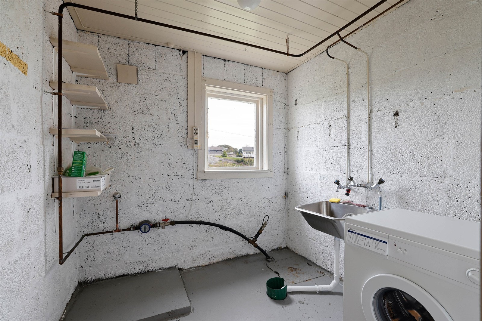 Vaskerommet er uten tettesjikt og må oppgraderes for å tåle normal bruk etter dagens krav. Galleribilde