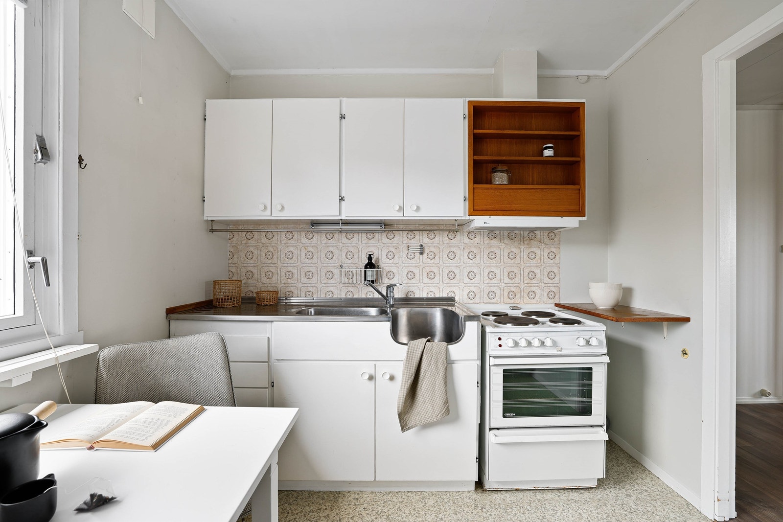 Om kjøkkeninnredningen skiftes ut til fordel for en ny, er det samtidig fullt mulig å utnytte kjøkkenets areal og volum til mer oppbevaringsplass. Galleribilde