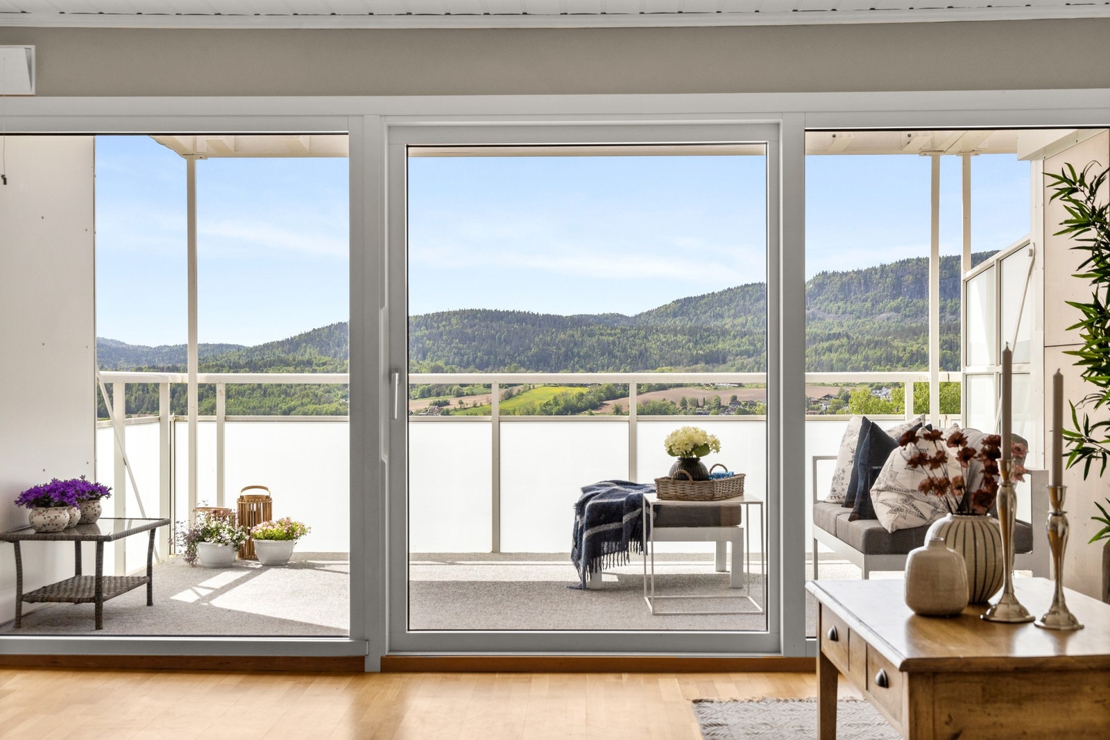 Velkommen til Bjørnebærstien 33 - Presentert av Kenneth Eckmann v/EIE Bærum Galleribilde