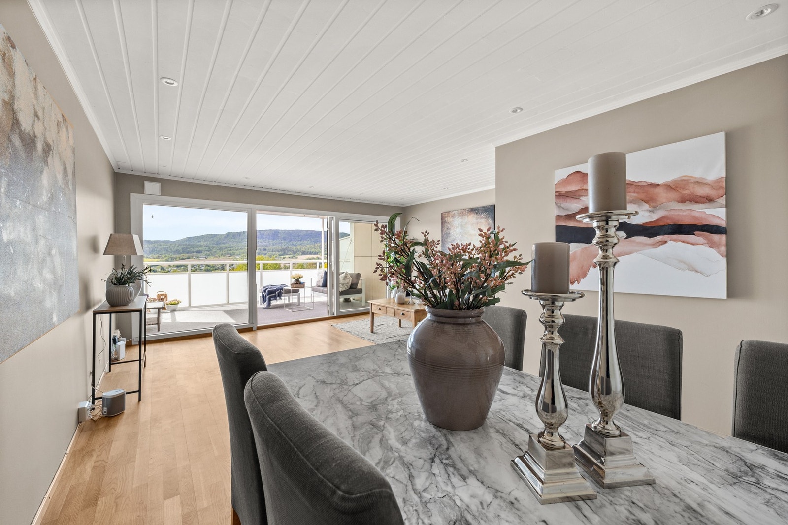 Her er det plass til langbord eller annen ønsket spisegruppe Galleribilde