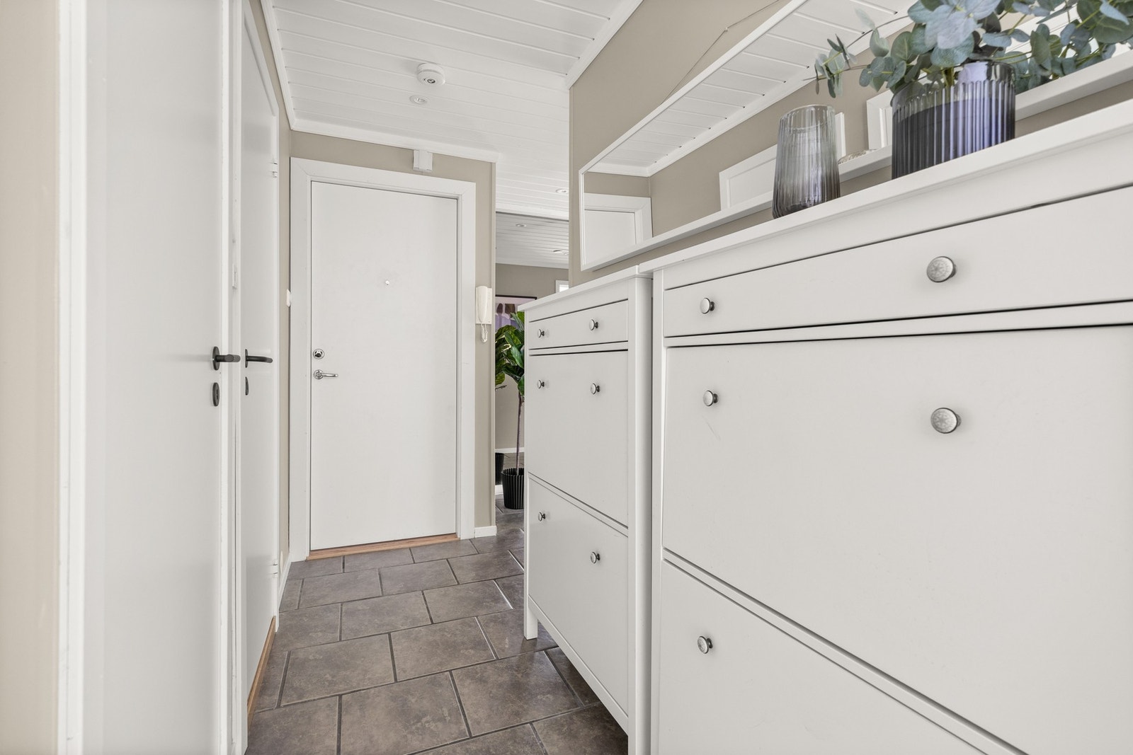 Her er det også god plass til å innrede med ønsket garderobeløsning for ekstra oppbevaring Galleribilde