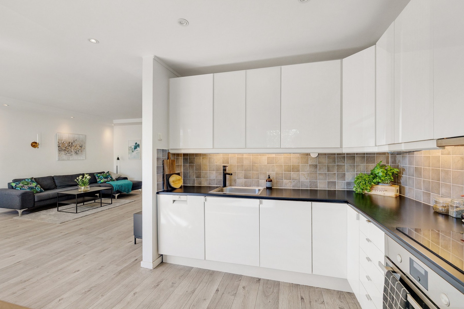 Leiligheten byr på store og luftige rom. Galleribilde