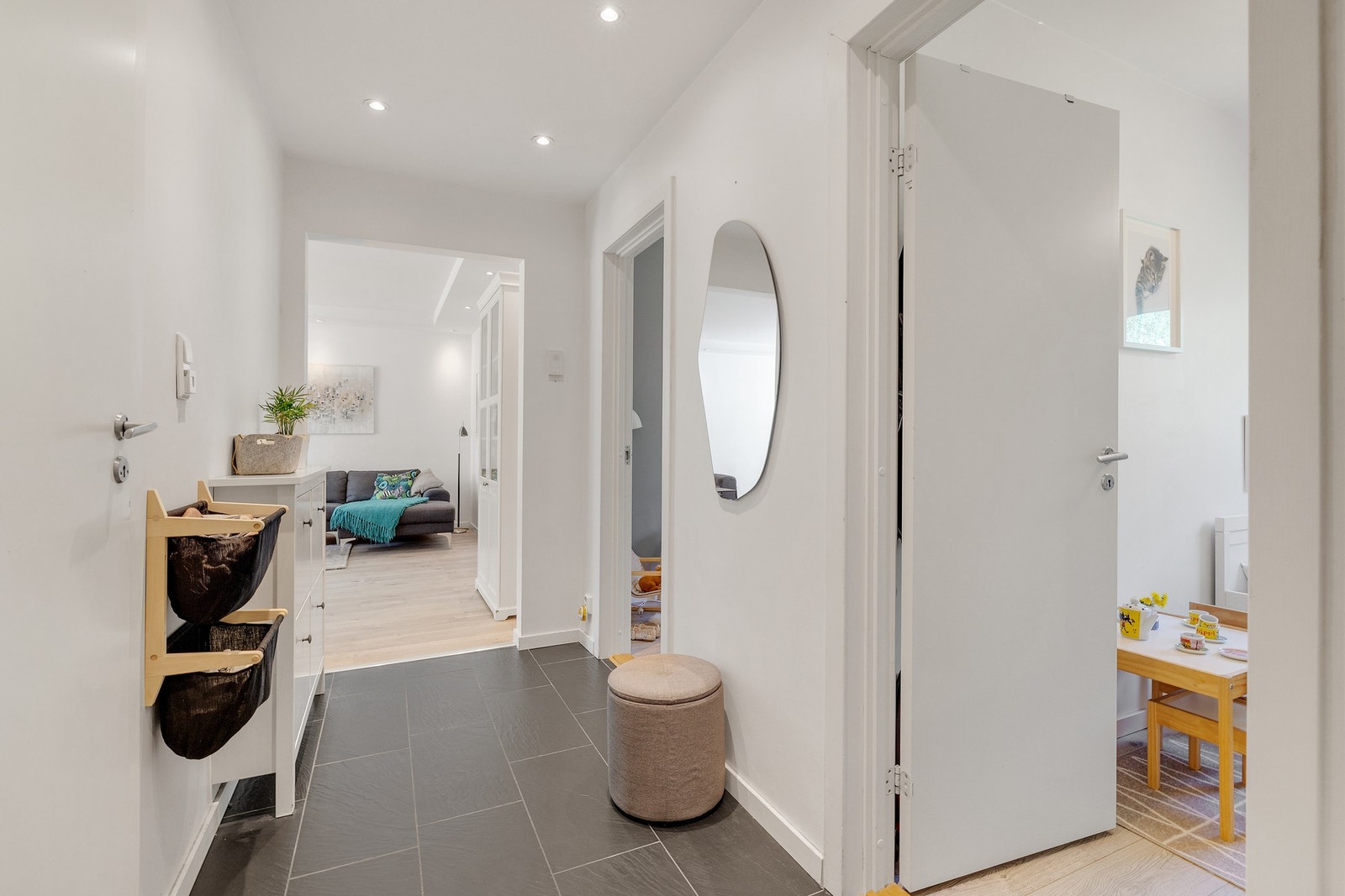 Lekker og innbydende entré som er av god størrelse. Galleribilde