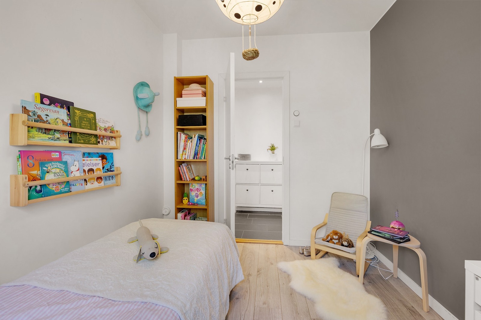 Soverom nr.2 passer ypperlig som barnerom. Galleribilde