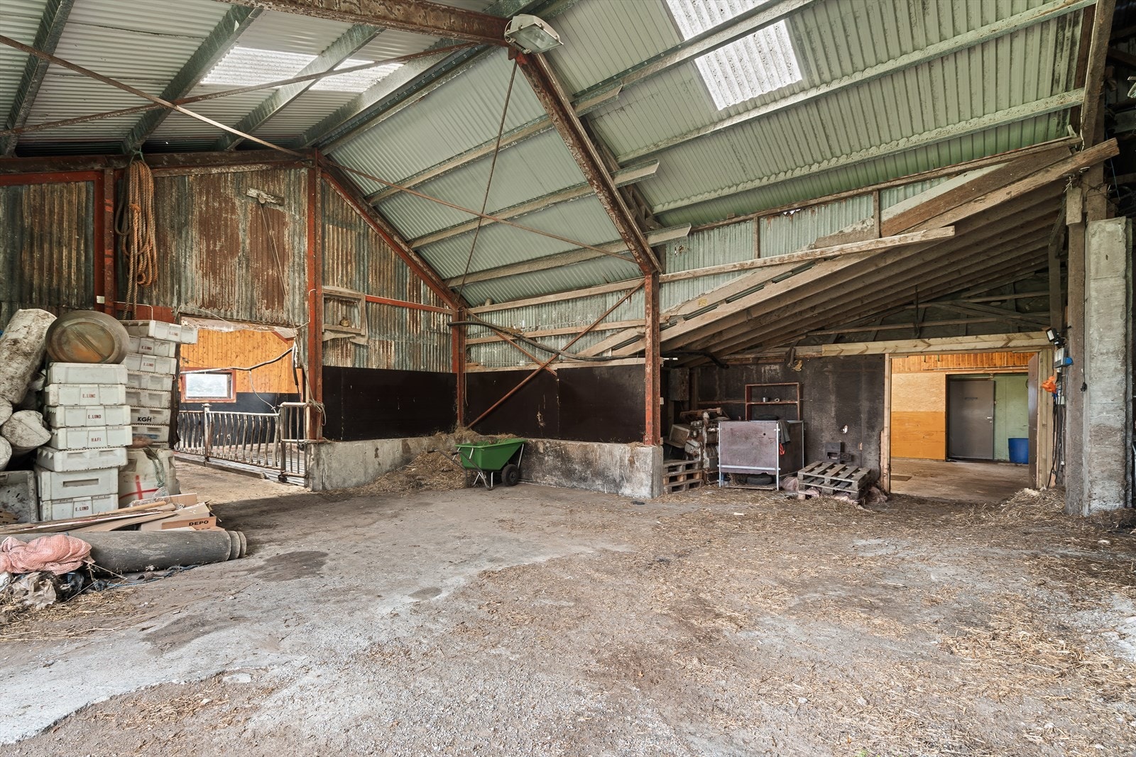 Driftsbygningen/fjøset er på totalt 592 m². Galleribilde