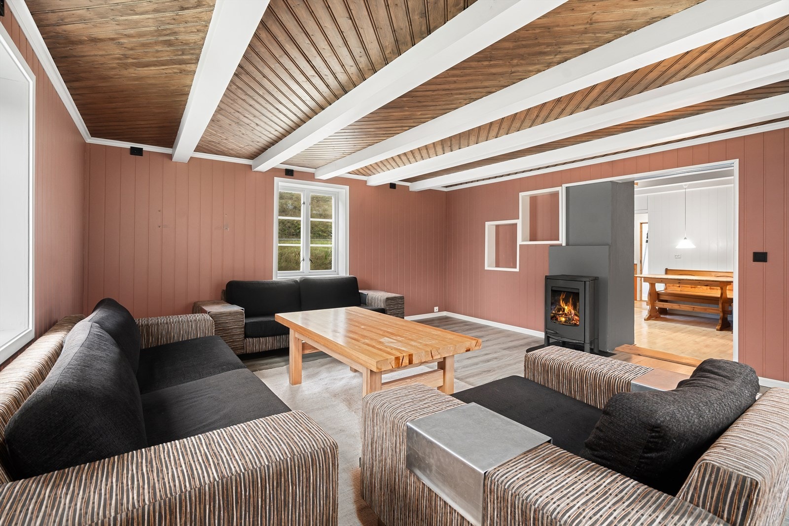 Her får du den perfekte kombinasjonen av landlig ro og praktisk bruk, omgitt av naturens stillhet. Galleribilde