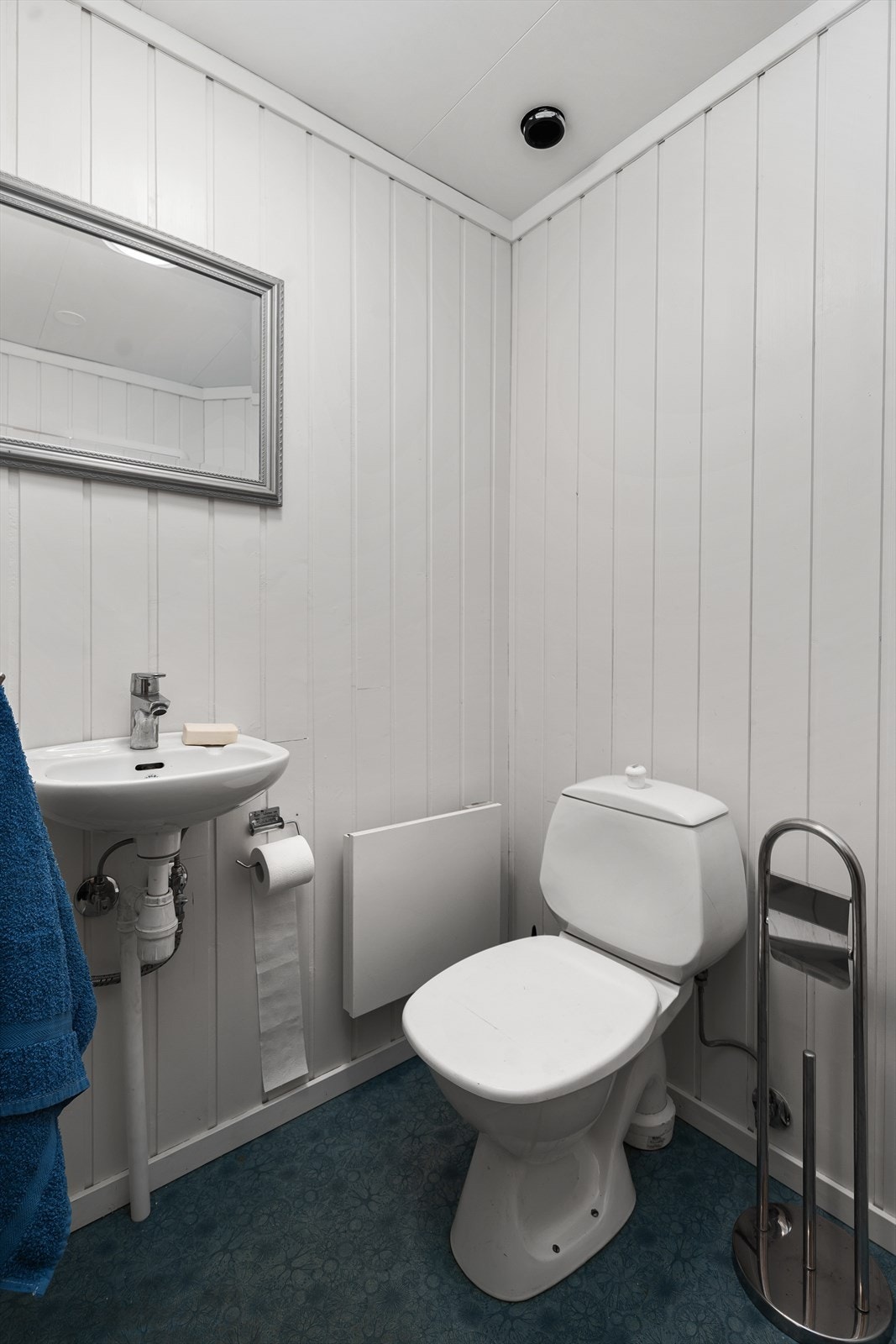 Boligen har et toalett i første etasje på 2,5 m². Galleribilde