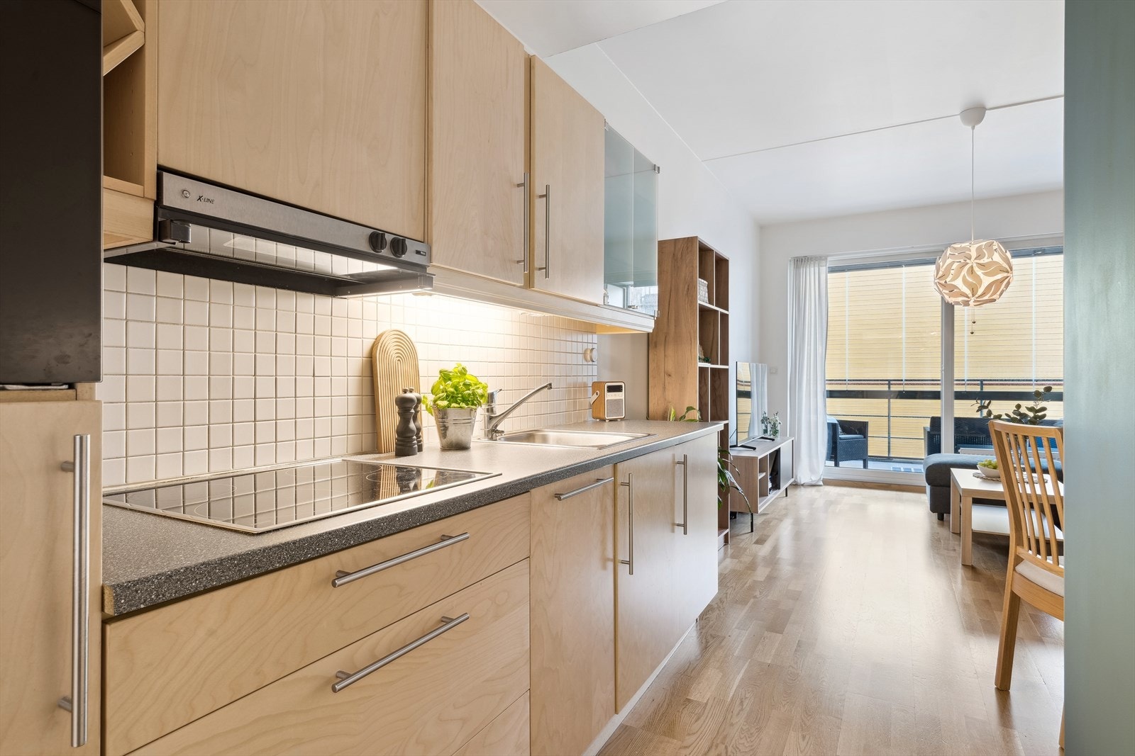 Stilrent kjøkken som er vurdert til tilstandsgrad 1 av takstmann. Galleribilde