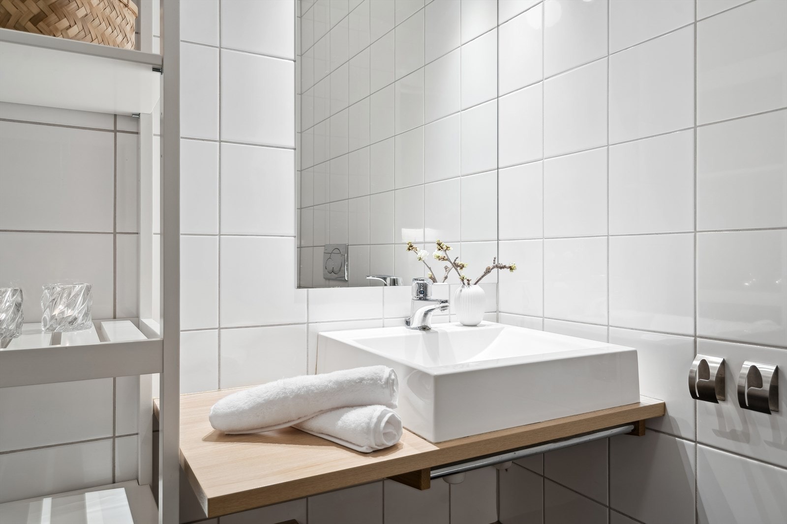 Leiligheten er godt vedlikeholdt og har fått gode vurderinger av takstmann. Se takstrapport som ligger vedlagt i salgsoppgave. Galleribilde