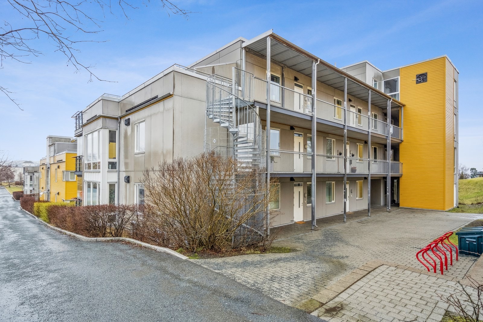 Det er mulighet å skaffe parkering gjennom Trondheim kommune, som ligger rett utenfor leiligheten. Galleribilde