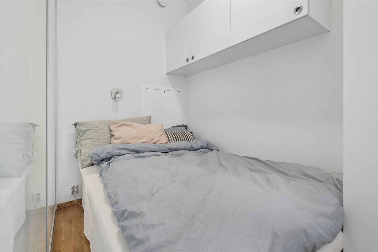 Soverommet er på 5m² og har plass til dobbeltseng og ønsket garderobeløsning. Galleribilde