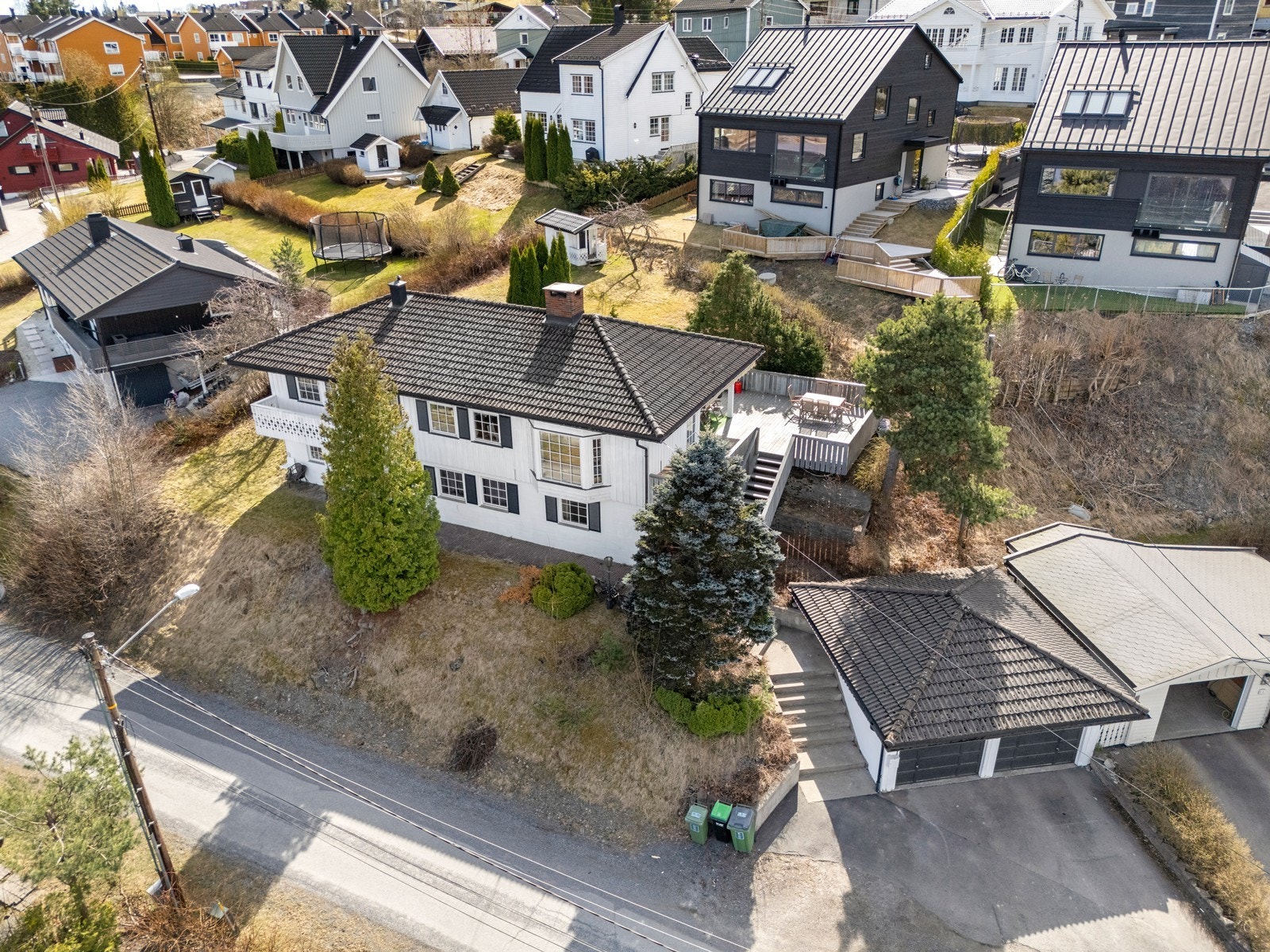 Attraktiv eiendom i et hyggelig nabolag. Galleribilde