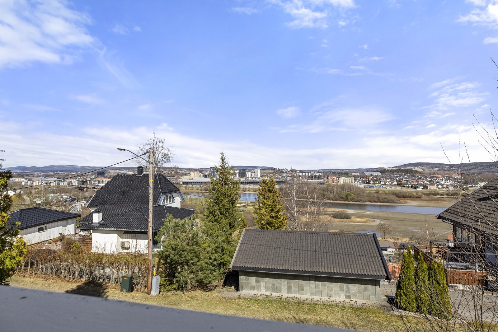 Nært til rekreasjonsområder og butikker. Galleribilde