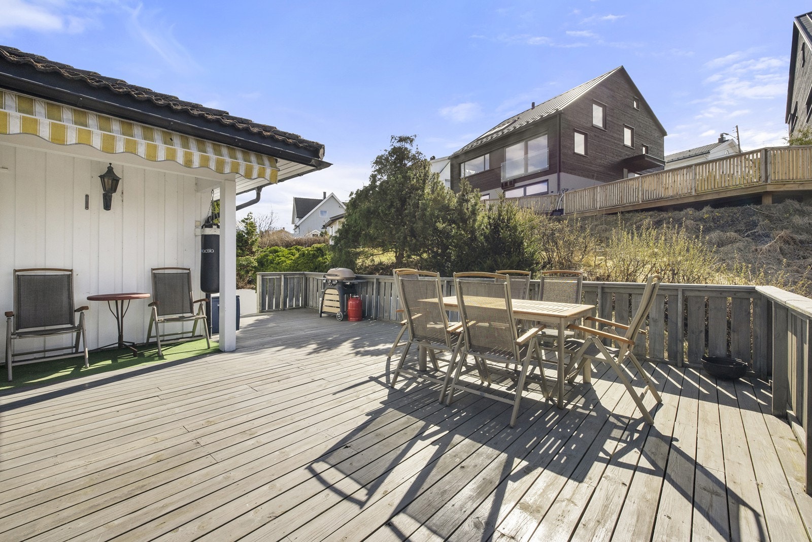 Her er det rikelig med plass til utemøbler, grill og beplantning. Galleribilde