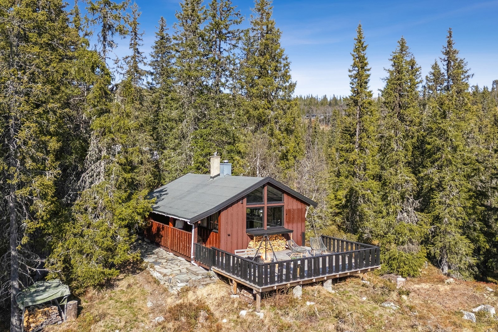 Denne trivelige fritidseiendommen ligger i et naturskjønt og rolig område på Skareseter/Eggedal. Galleribilde