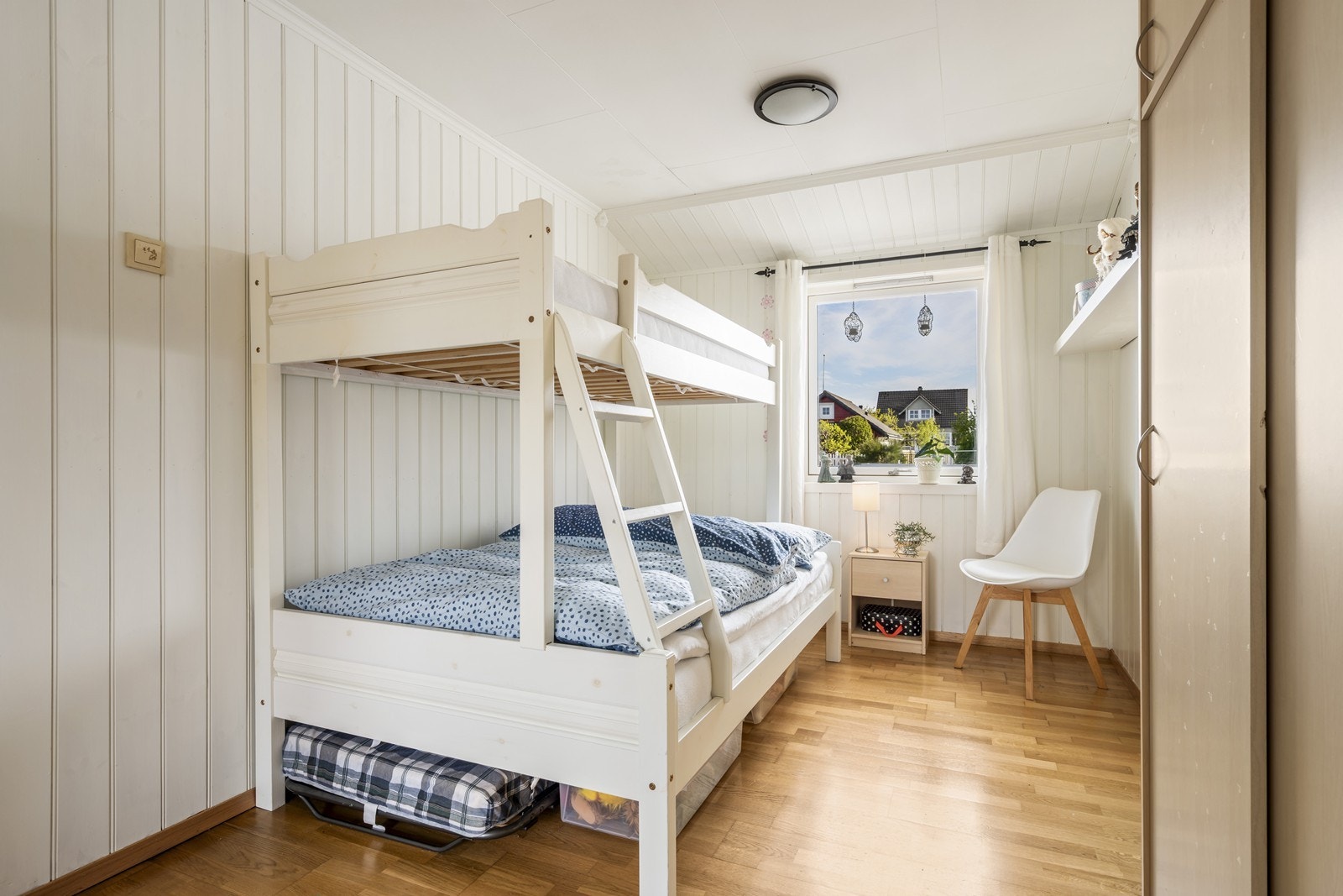 Soverom nummer 2 av god størrelse. Galleribilde