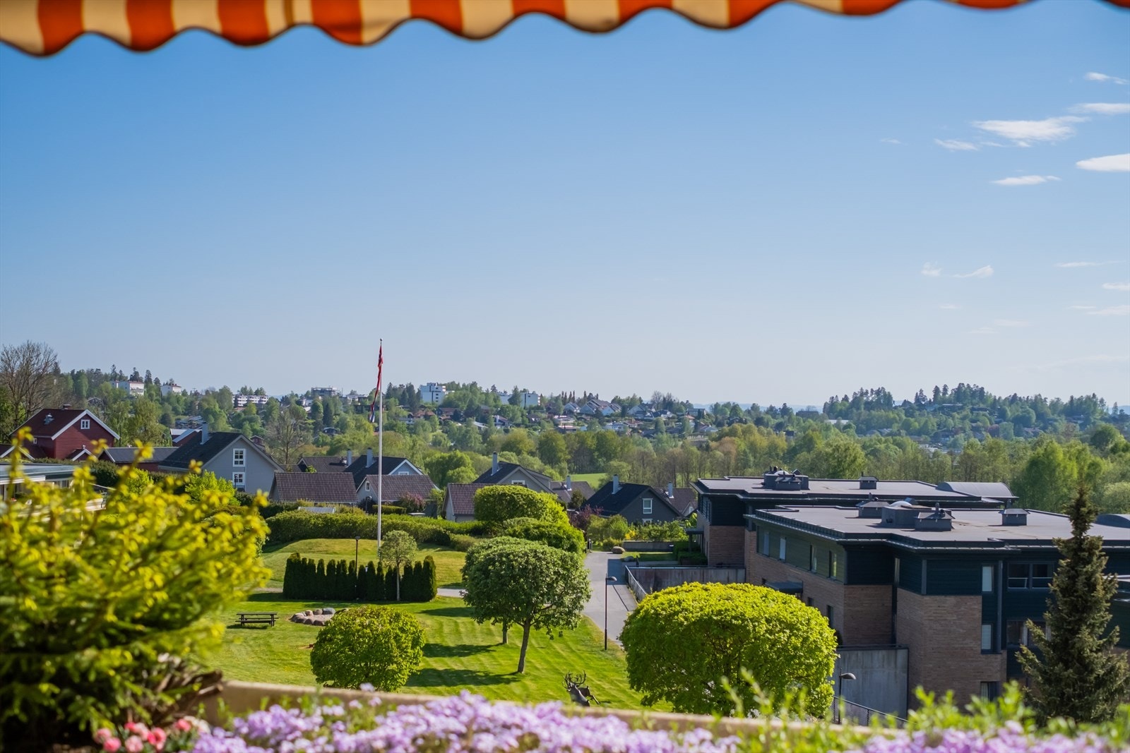 Fantastisk utsikt fra terrassen. Galleribilde