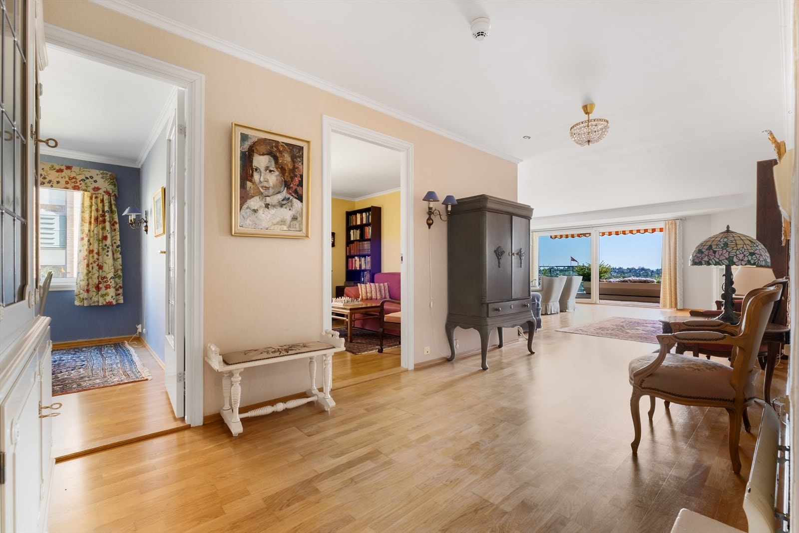 Mellomgang. Galleribilde