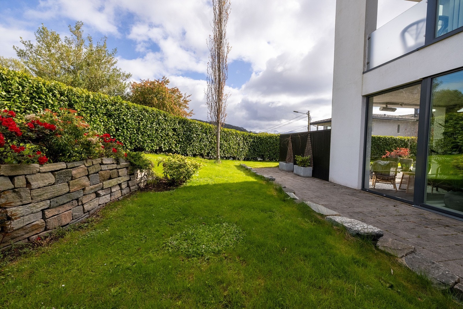 Skjermet del av uteområdet/hagen mot øst Galleribilde