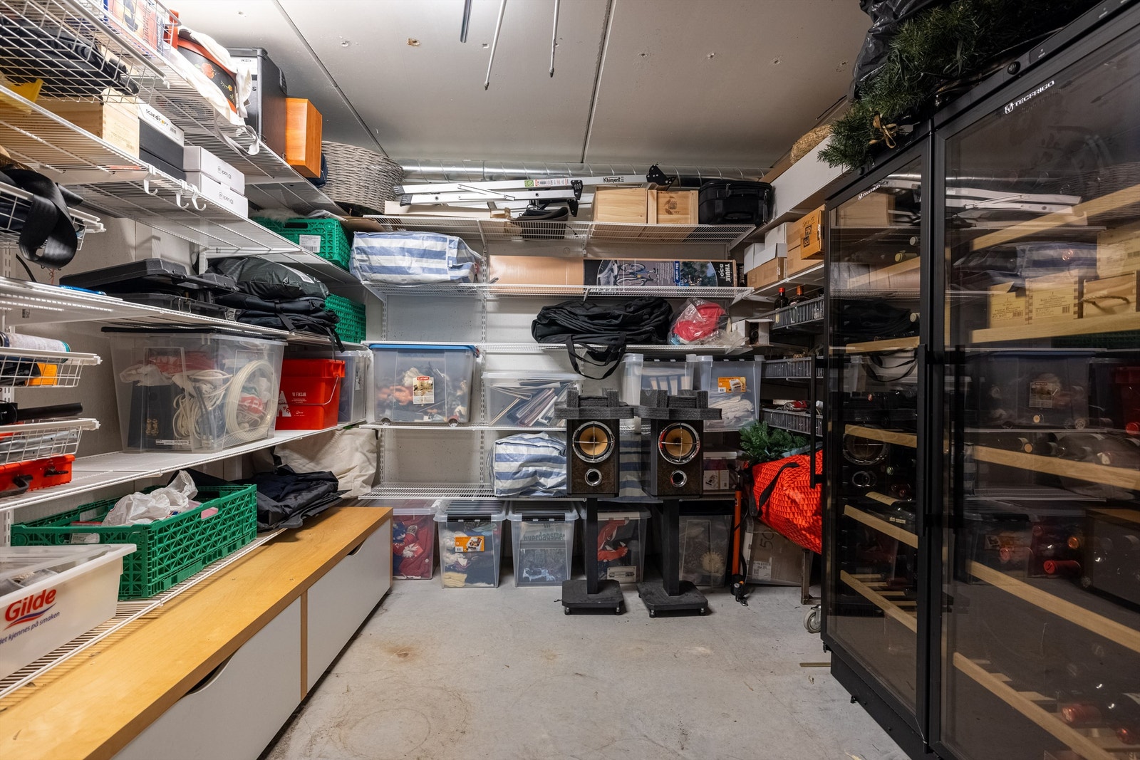 Bod i parkeriangskjeller med gode lagringsmuligheter Galleribilde